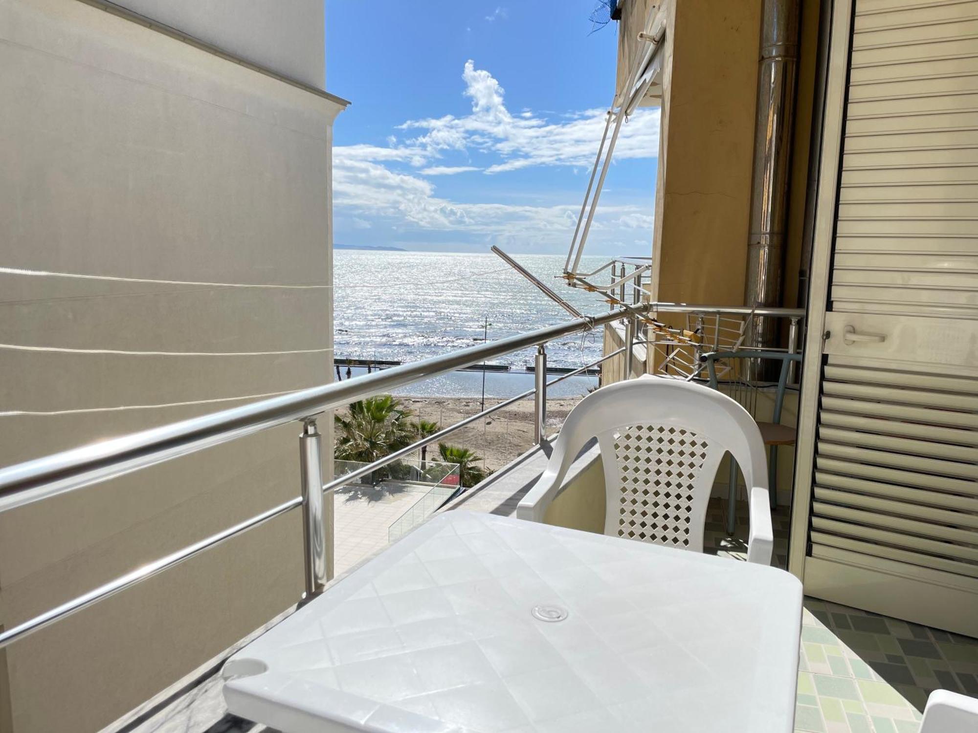 H&G Seaview Apartments Durrës Buitenkant foto